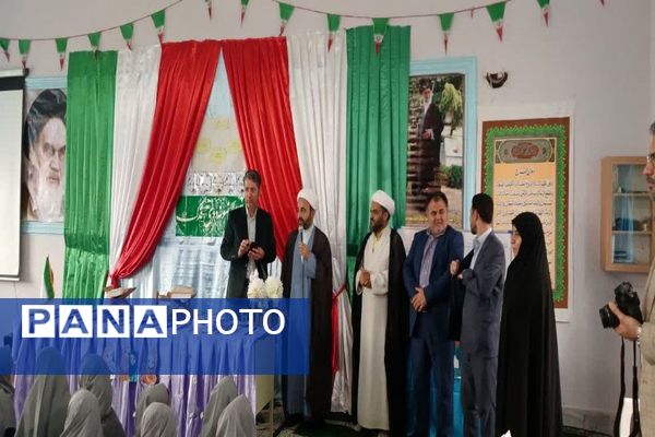 برگزاری جشن دهه کرامت و روز دختر در مدرسه نمونه دولتی فدک