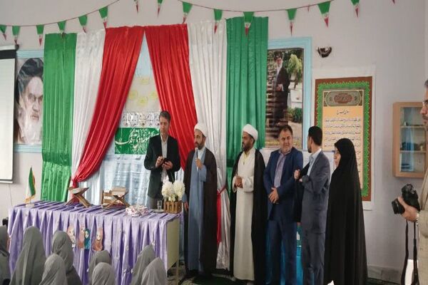 برگزاری جشن دهه کرامت و روز دختر در مدرسه نمونه دولتی فدک