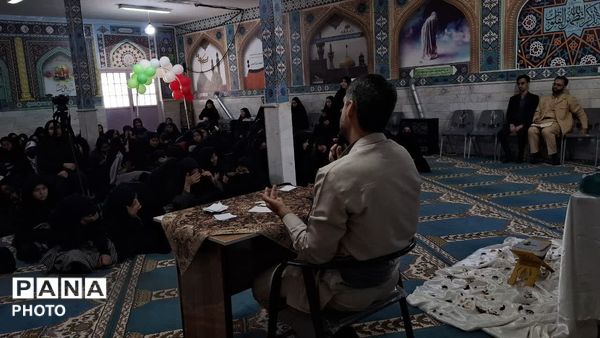 نشست صمیمی دانش آموزان هنرستان اندیشه شهر کهک با نماینده مردم قم در مجلس