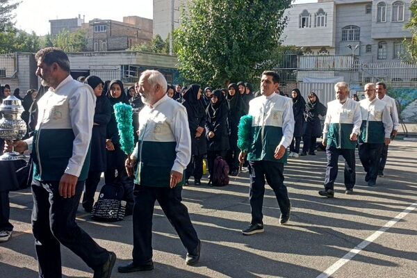  محفل انس با قرآن با حضور خادمین حرم مطهر امام رضا(ع) در مدرسه حضرت زینب(س) ناحیه یک شهرری