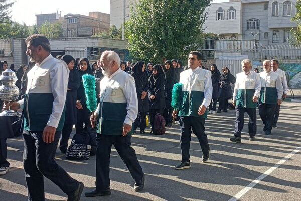  محفل انس با قرآن با حضور خادمین حرم مطهر امام رضا(ع) در مدرسه حضرت زینب(س) ناحیه یک شهرری