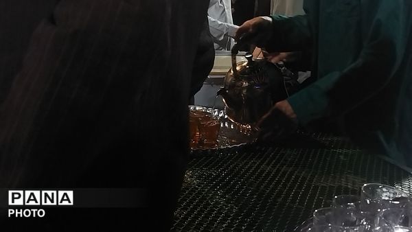 چایخانه فاطمه الزهرا برای هفتاد و هفتمین شب میزبان مردم 