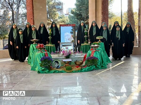 آغاز تحویل سال مردم در کنار شهید گمنام در ناحیه 4 کرج 