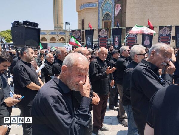 جاماندگان آذربایجان شرقی با چشمانی اشک‌بار به امید روز رجعت با رهبر شهید