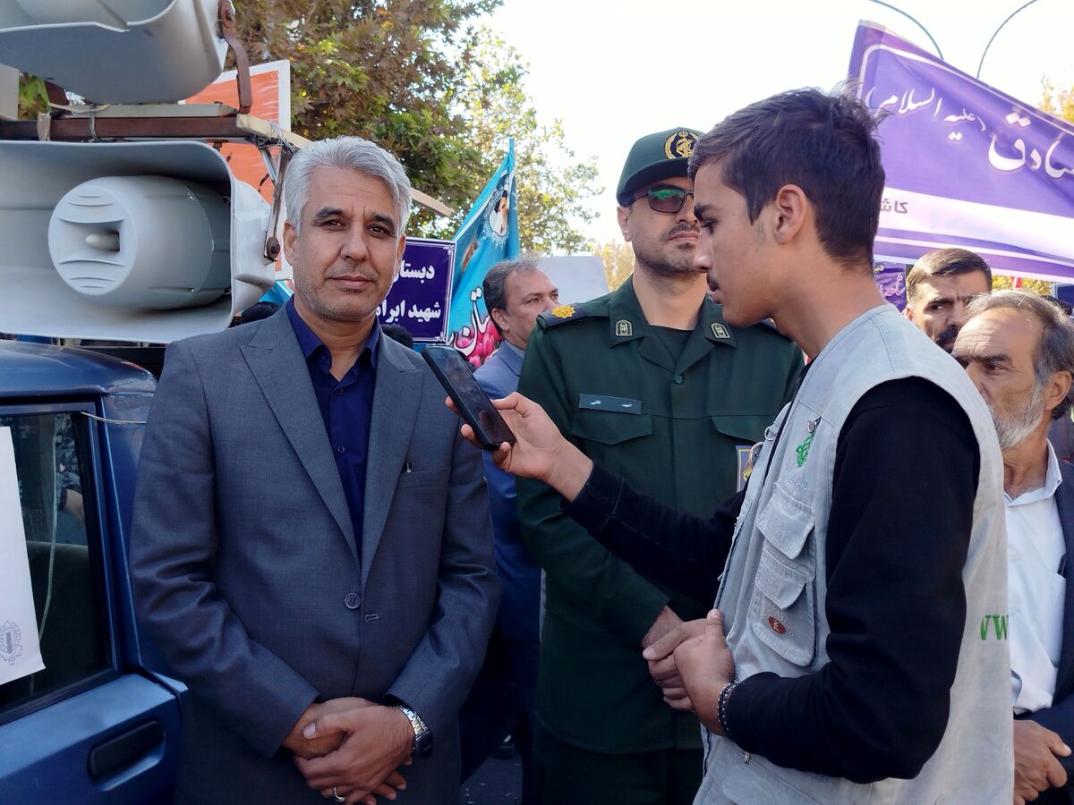 مشارکت فعال دانش‌آموزان و فرهنگیان در راهپیمایی ۱۳ آبان، جلوه‌ای از همبستگی و مسئولیت‌پذیری است