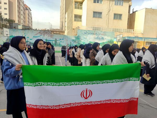 زنگ انقلاب در دبیرستان شاهد تکتم نواخته شد
