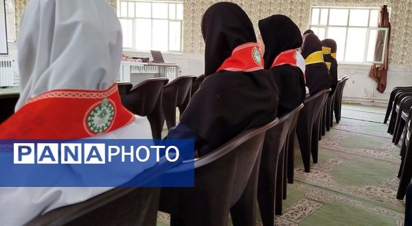 تجلیل از دانش‌آموز خبرنگاران پانا در لردگان