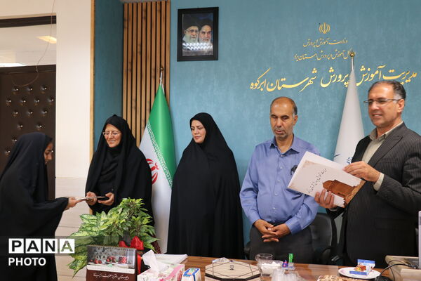 نشست صمیمی مدیر آموزش و پرورش شهرستان ابرکوه با دانش آموز خبرنگاران پانا
