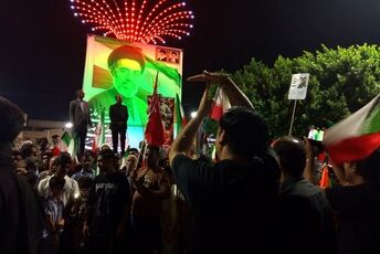سوزاندن تابوت نمادین آمریکا و تاکید بر ادامه تلاش‌ها