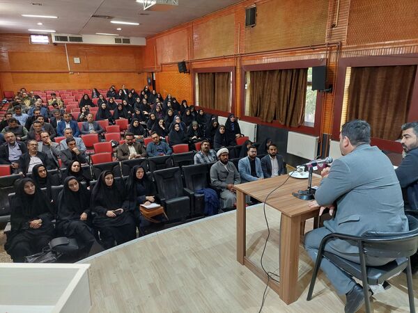 جلسه هم اندیشی و نشست توجیهی مدیران مدارس شهرستان ورامین
