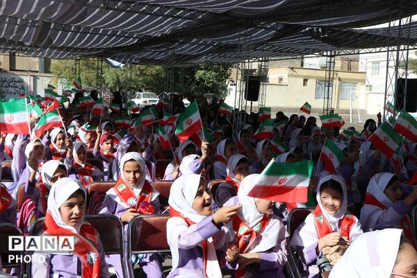 «مهر کریمانه» با حضور وزیر آموزش و پرورش در دبستان پروین اعتصامی بهارستان‌دو