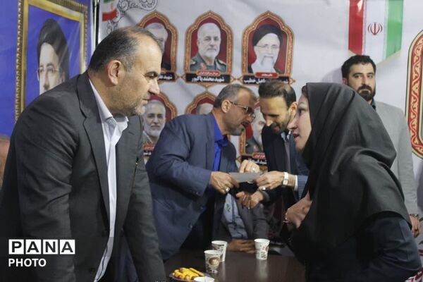 میز ارتباطات مردمی با حضور مدیرکل آموزش و پرورش مازندران 