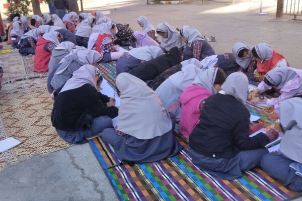برگزاری نقاشی همگانی در مدارس ناحیه 4 شیراز به‌مناسبت دهه فجر 