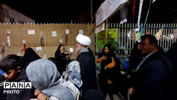 بازدید امام جمعه و شهردار کاشمر از موکب بسیج دانش آموزی و فرهنگیان 