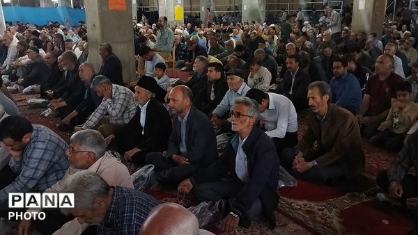 از پیر تا کودک در نماز جمعه نیشابور حضور دارند-۲