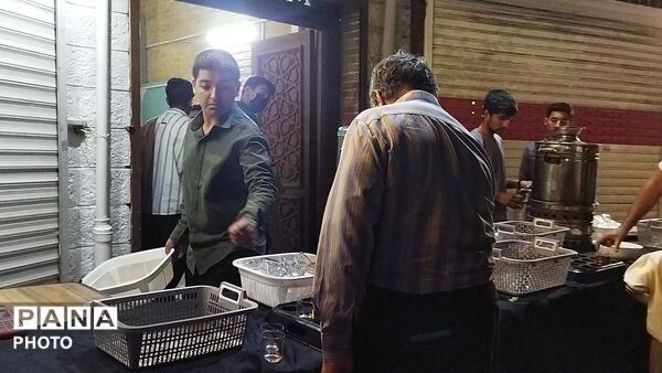 چایخانه حوزه علمیه گلشن در نود و نهمین شب از اجتماعات مردمی نیشابور 