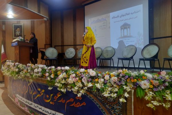 محفل حافظ‌خوانی در کانون فرهنگی تربیتی حضرت زینب(س)