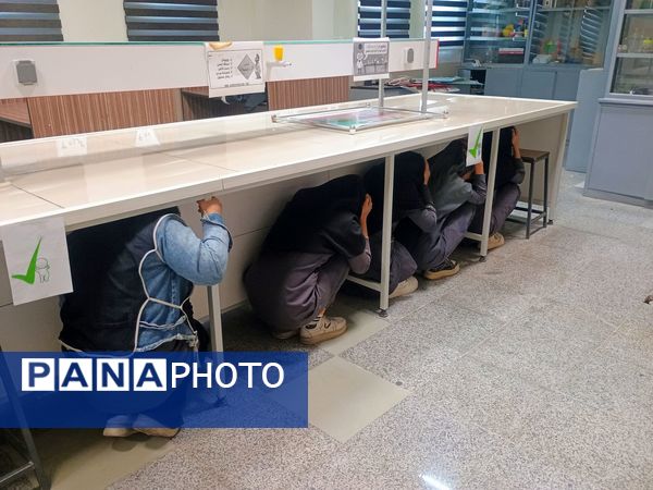 مانور زلزله و ایمنی در مدرسه هوشیار