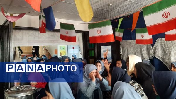 جشن با شکوه انقلاب در دبیرستان فدک منطقه ۱۲