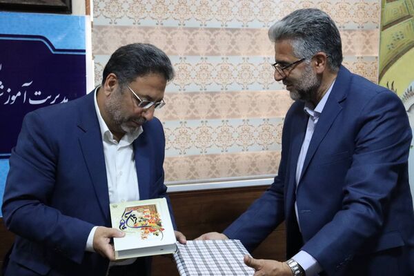 گرامیداشت هفته معلم با تجلیل از فرهنگیان آموزش و پرورش منطقه ۱۴ 