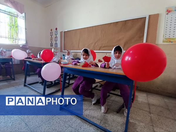 جشن شکوفه‌ها در دبستان شهید رجایی ایزدشهر