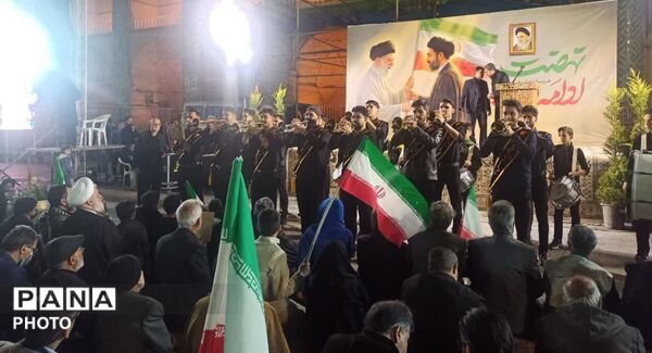 کاروان پیاده در میدان آزادی یزد