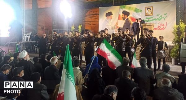 کاروان پیاده در میدان آزادی یزد