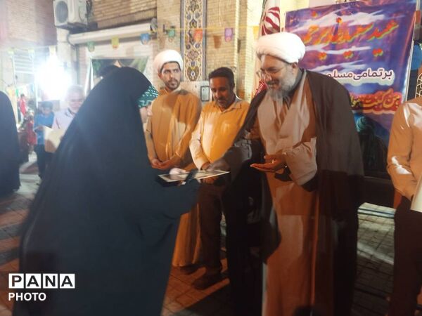 اجلاس سراسری نماز و تجلیل از دانش‌آموزان فعال در حاجی‌آباد