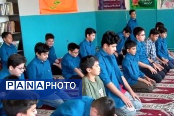 برگزاری نماز جماعت در مدارس رودهن 