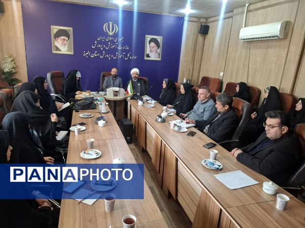 جلسه توجیهی مدیران و مربیان منتخب مدارس طرح ملی باانرژی‌ها 