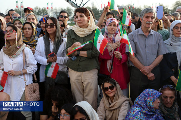 اجرای ارکستر سمفونیک تهران در میدان آزادی