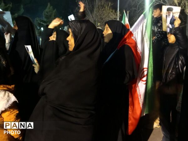 حرکت دسته عزاداری درسومین شب شهادت امام خامنه ای از پنجراه تا مسجد جامع