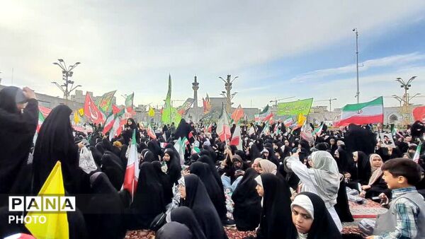 اجتماع بزرگ مشت‌های گره کرده در مشهد
