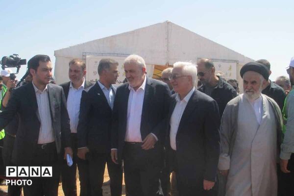 افتتاح نیروگاه خورشیدی ۷۲ مگاواتی قاسم خان اسفراین با حضور وزیر نیرو