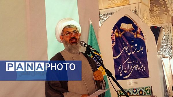 نماز جمعه این هفته شهرستان کاشمر همزمان با روز قدس برگزار شد 