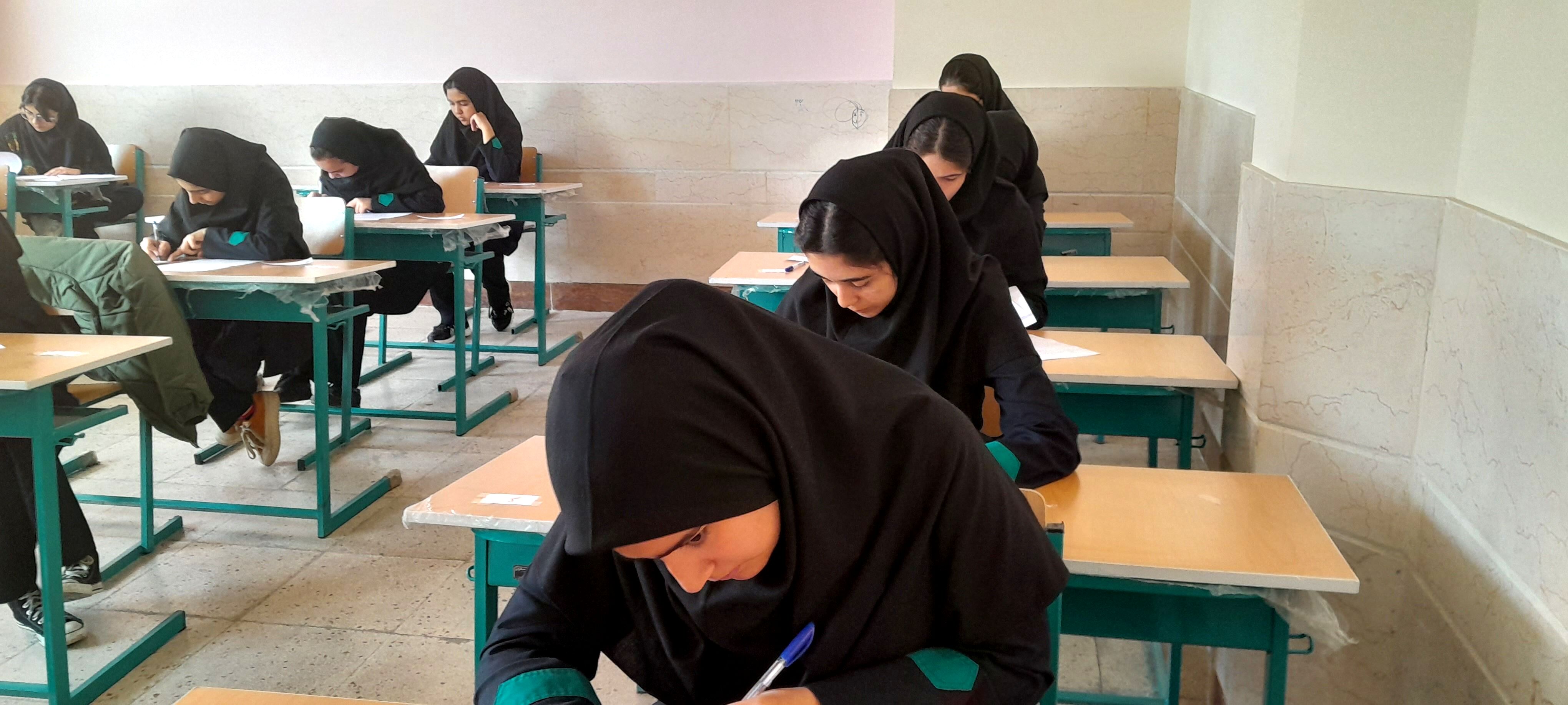 امتحانات شبه‌نهایی برای آمادگی هرچه بیشتر دانش‌آموزان در امتحانات نهایی است