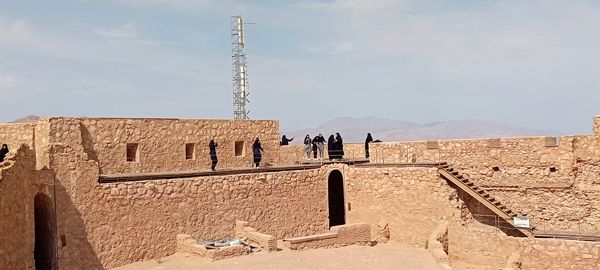 بازدید دانش‌آموزان از کارخانه آلومینای جاجرم و قلعه جلال الدین شهرستان گرمه