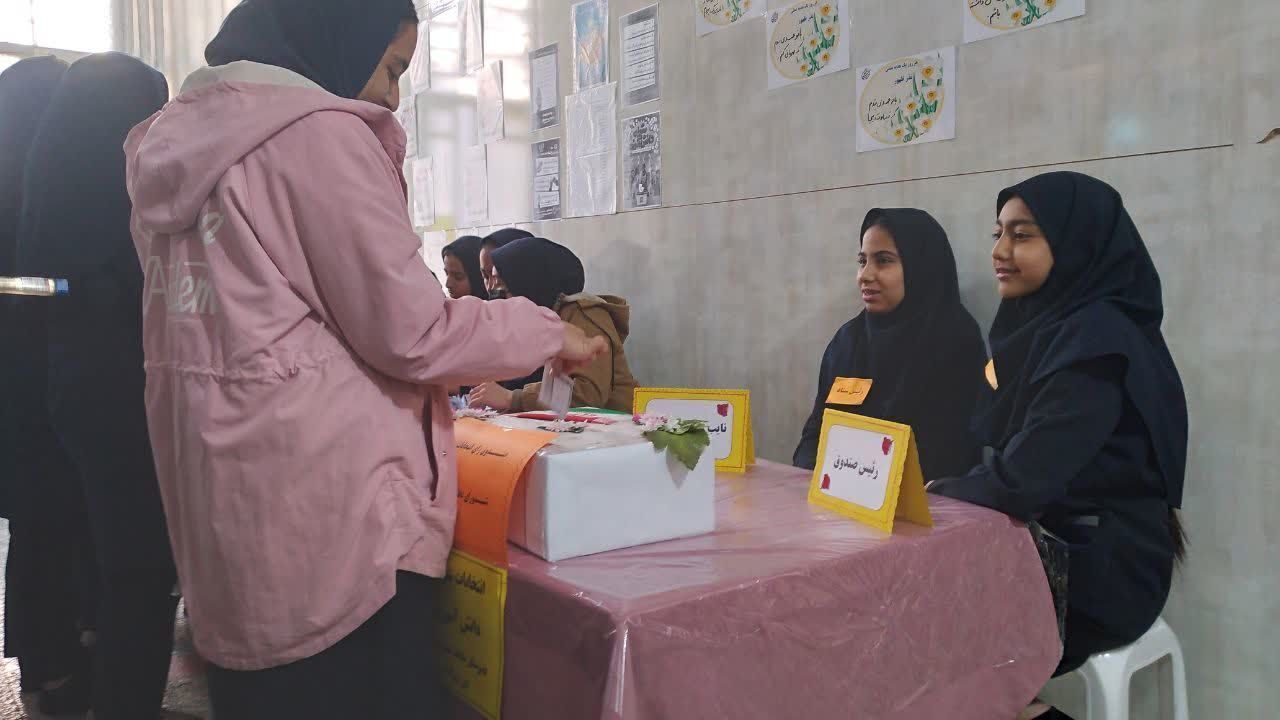 انتخابات شورای دانش آموزی در دبیرستان شاهد شهید حمامی ناحیه شش مشهد