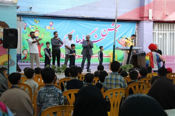 جشن شکوفه‌ها در دبستان منوچهر رزاقی ناحیه۳ مشهد