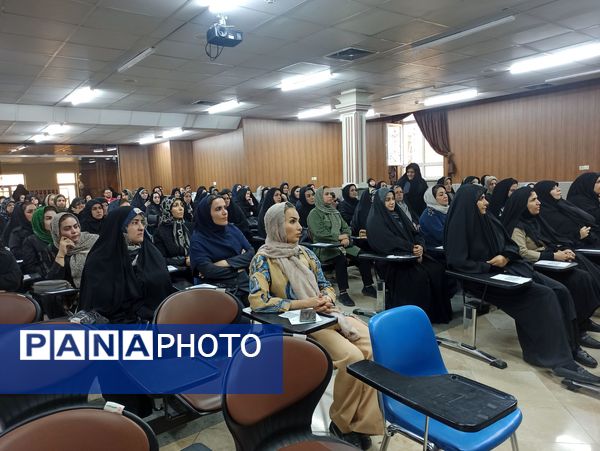 نخستین جلسه انجمن اولیا و مربیان دبیرستان دخترانه ۱۳ آبان در هفته سلامت و روان