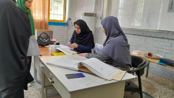 هدایت تحصیلی دانش آموزان پایه نهم دبیرستان میثاق منطقه تبادکان مشهد