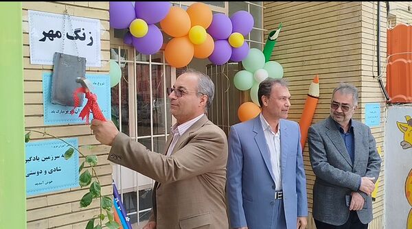 زنگ مهر در دبستان دخترانه سما با حضور مسئولان آموزش و پرورش و دانشگاه آزاد اسلامی کاشمر 