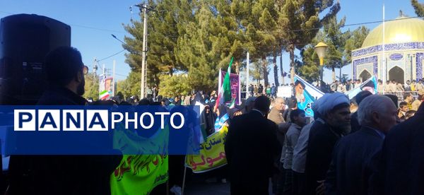 استکبار ستیزی از جنس راهپیمایی در زاوه