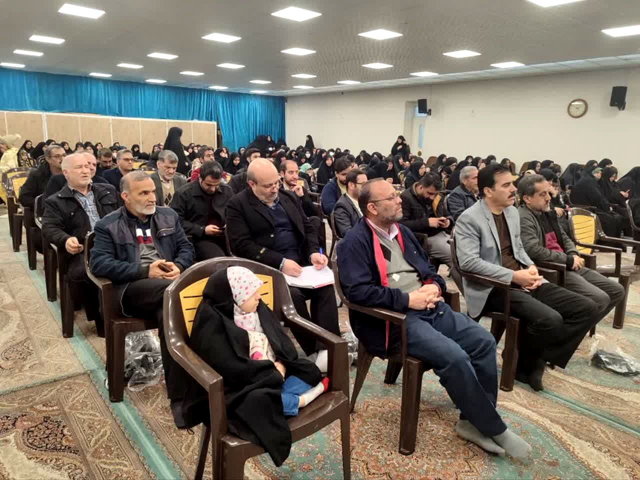 نخستین گردهمایی فرهنگیان جهادگر مقطع ابتدایی ناحیه دو قم برگزار شد
