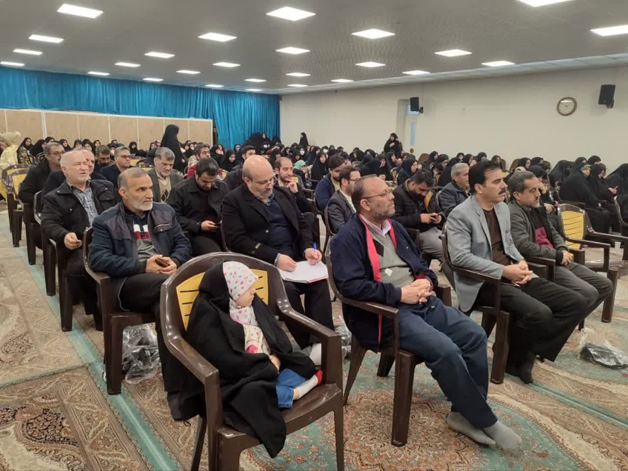 نخستین گردهمایی فرهنگیان جهادگر مقطع ابتدایی ناحیه دو قم برگزار شد