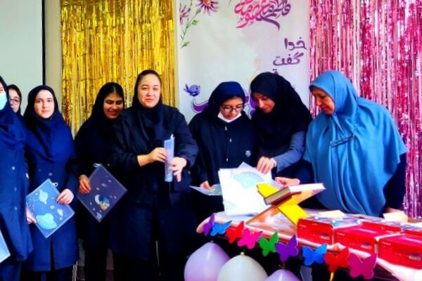 جشن دهه کرامت در دبیرستان دوره‌ اول کوثر رودهن 