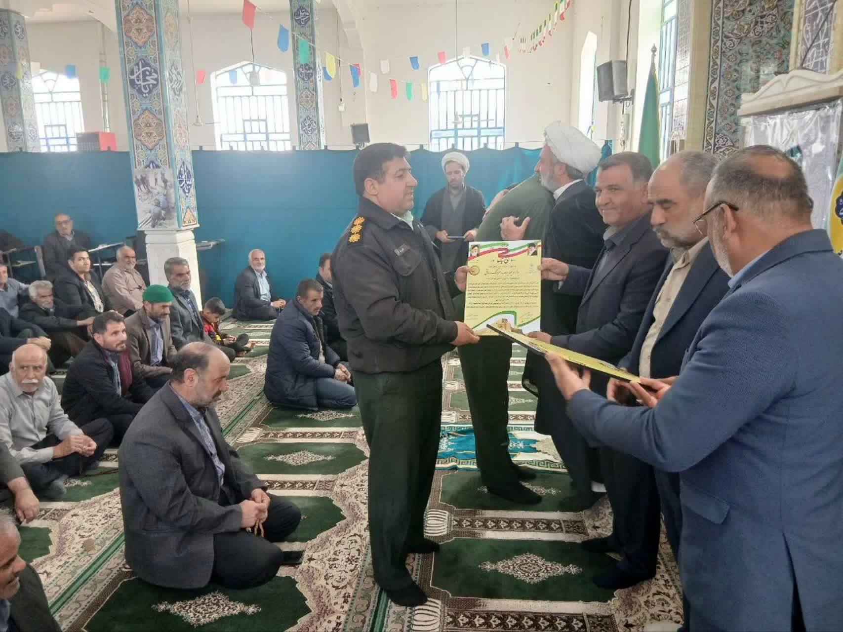 حضور در نماز جمعه، نشانه اتحاد و همبستگی 