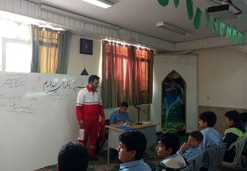 برگزاری کارگاه اصول هلال احمر و کمک‌های اولیه در دبیرستان امام علی(ع) ۲رودهن 