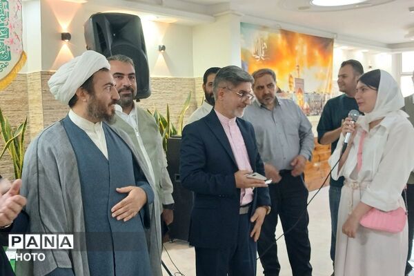 تجلیل خادمان امام رضا (ع) از پرستاران در اسلامشهر