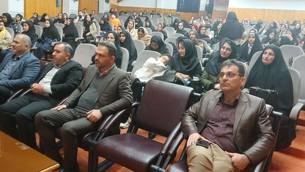 آیین تجلیل از دانش آموزان برتر دبیرستان عترت محمودآباد 